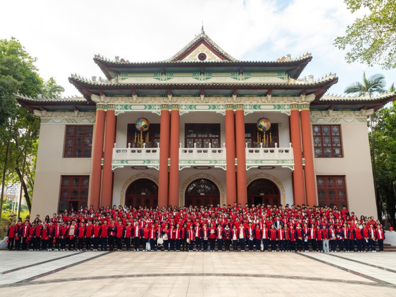 岑溪市第二中学组织学生赴bw必威西汉姆联开展研学活动